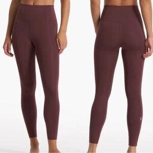 Vuori Evolve Legging in Fig Women’s Medium Maroon